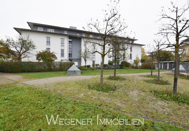 Hausansicht Haar Dachgeschosswohnung *** Attraktive, helle 3-Zi-DG-Wohnung mit EBK und TG-Einzel in guter Lage Haar! ***