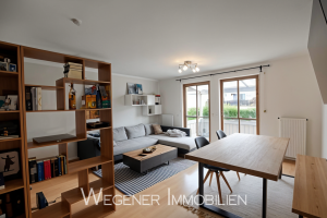Hauptbild Charmante 2-Zi-Etagenwohnung mit EBK, Balkon und KFZ-Stellplatz in Vaterstetten (Ortsteil Neufarn)
