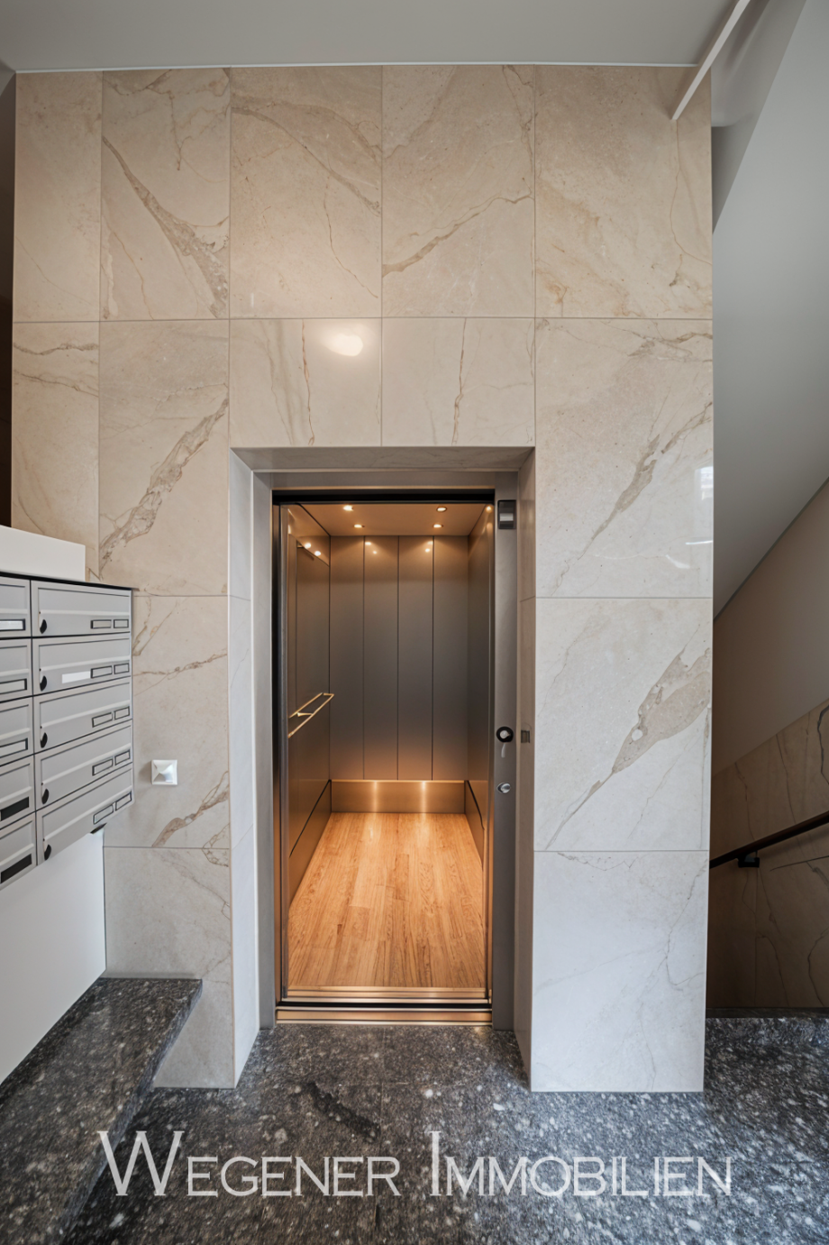 Treppenhaus - LIFT Etagenwohnung Haar