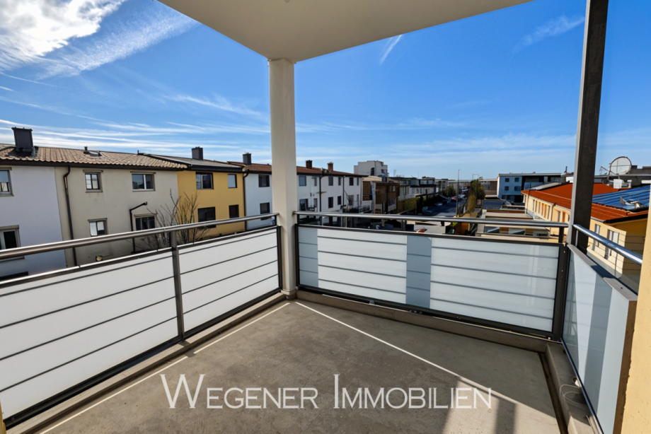 �berdachter SW-Balkon Etagenwohnung Poing