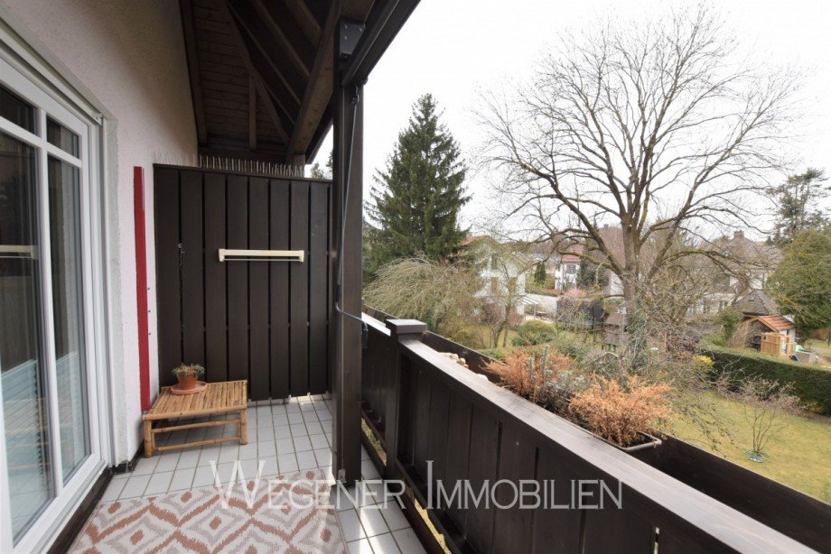 Gefliester S�d-Balkon Dachgeschosswohnung M�nchen