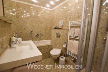 Vollbad mit Dusche/Badewanne *** Hervorragende 2,5 Zi-Maisonettewohnung mit Galerie und EBK in TOP Lage Waldtrudering! ***