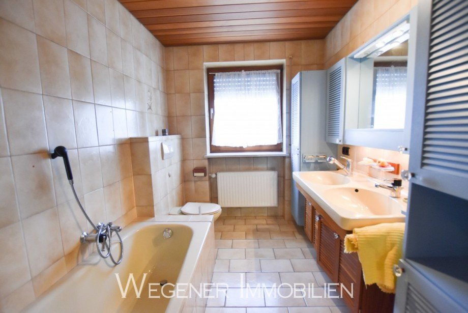 Bad EG Zweifamilienhaus Steinh�ring