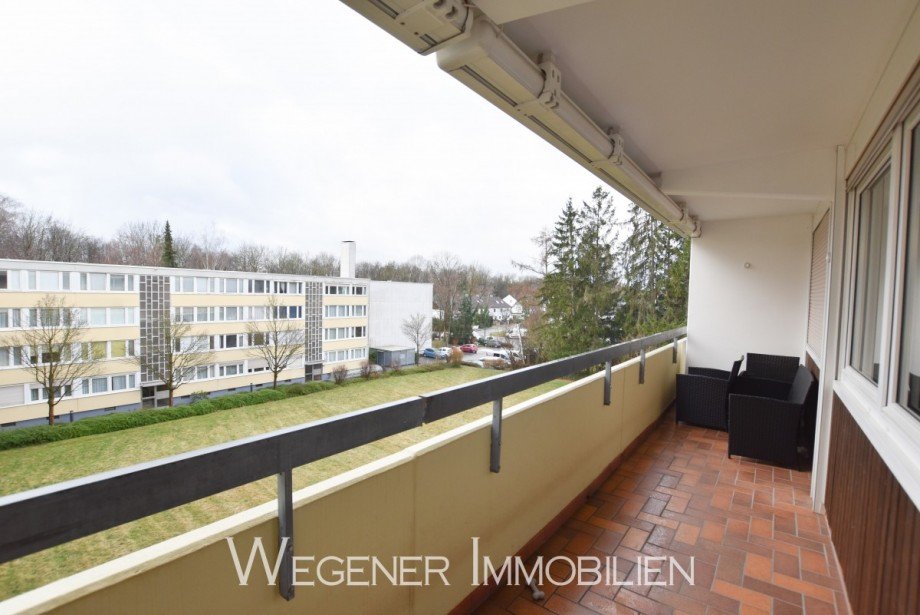 SW Balkon mit elektr. Markisen Etagenwohnung M�nchen