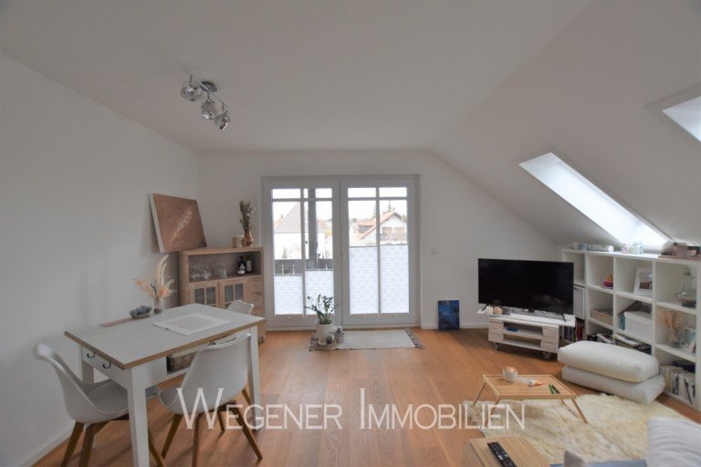 Wohnzimmer Zugang Balkon M�nchen Dachgeschosswohnung Charmante 2-Zimmer-DG-Wohnung mit S�d-Balkon, EBK und TG-Einzel in Ramersdorf-Perlach