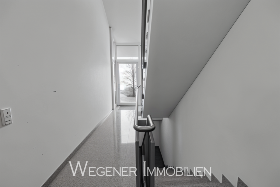 Hausflur mit Lift Etagenwohnung Poing