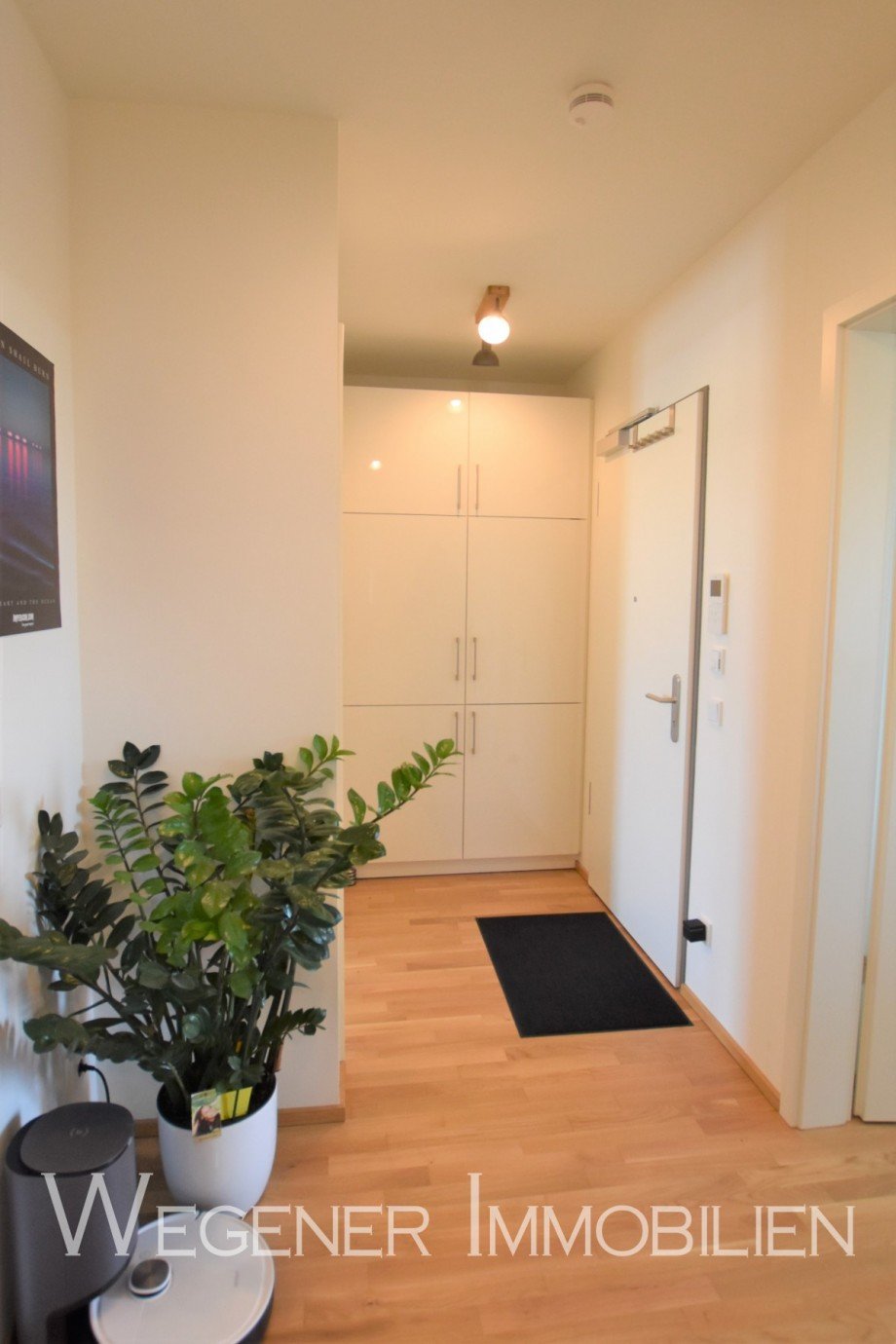 Flur mit Einbauschrank Dachgeschosswohnung Haar