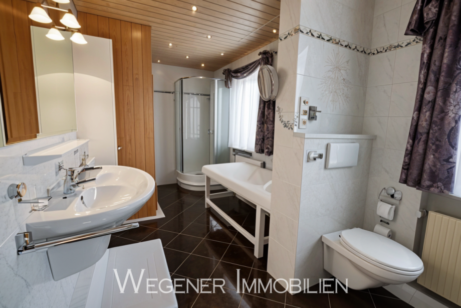 Bad mit Sauna Doppelhaush�lfte Neubiberg