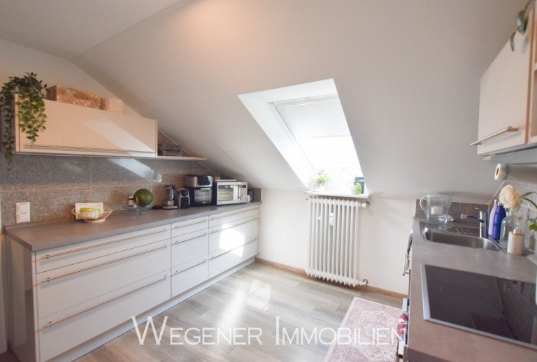 Neuwertige K�che Haar Dachgeschosswohnung *** Gepflegte, renovierte 2-Zimmer-DG-Wohnung mit EBK in ruhiger Lage Gronsdorf! ***