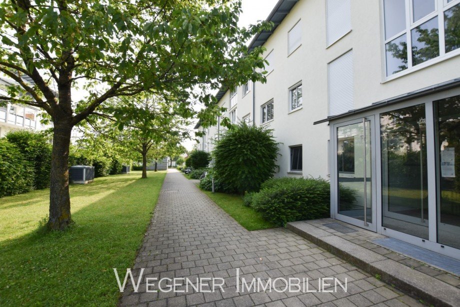 Zugang Mehrparteienhaus Dachgeschosswohnung Kirchheim bei M�nchen