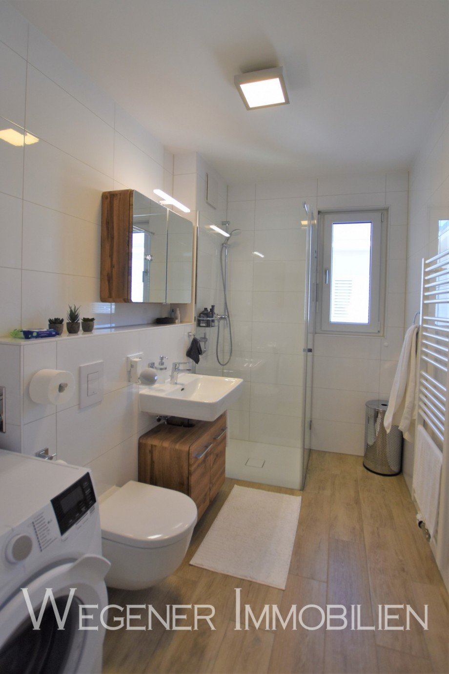 Duschbad mit Fenster u. WMA Dachgeschosswohnung Haar