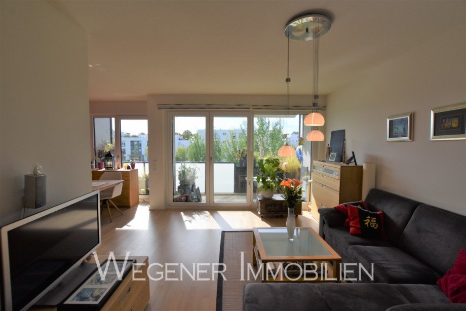 Wohnzimmer mit S�d-Balkon Etagenwohnung M�nchen