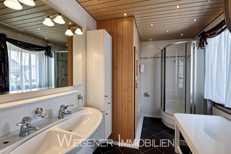 Badezimmer Doppelhaush�lfte Neubiberg